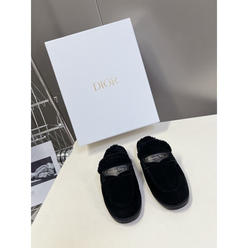 ch**an D*or slippers